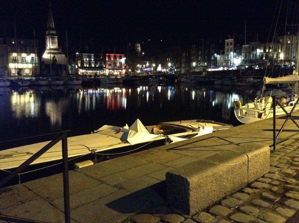 Chambre Le Nid Du Phare Avec Jacuzzi Honfleur Værelse billede